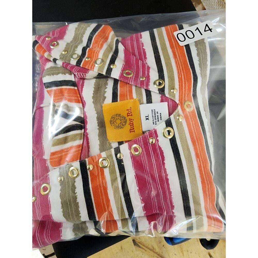 Ruby Rd Abstract Colorful Top XL - Picture 6 of 6